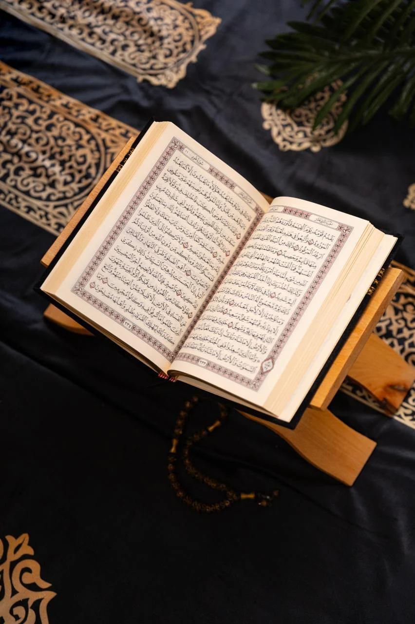 مصحف كسوة الكعبة المخمل الفاخر المطعم بماء الذهب - Image 10