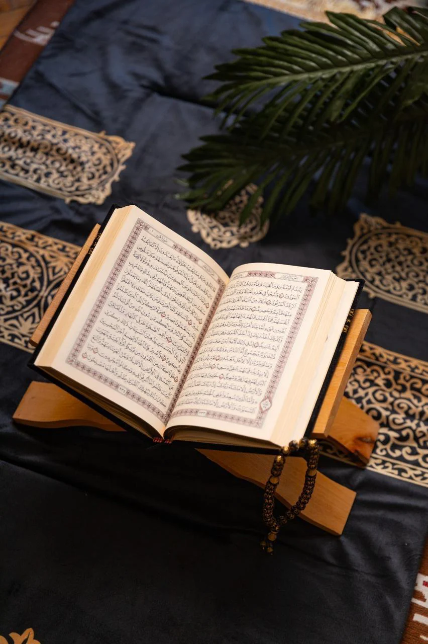 مصحف كسوة الكعبة المخمل الفاخر المطعم بماء الذهب - Image 11